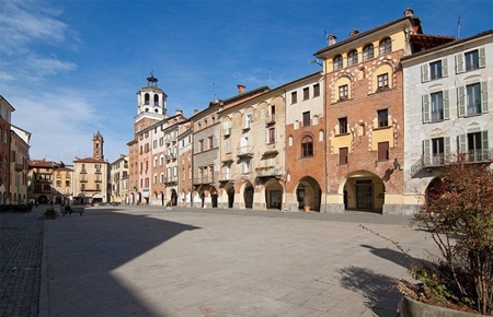 Savigliano. Piazza Santorre di Santarosa